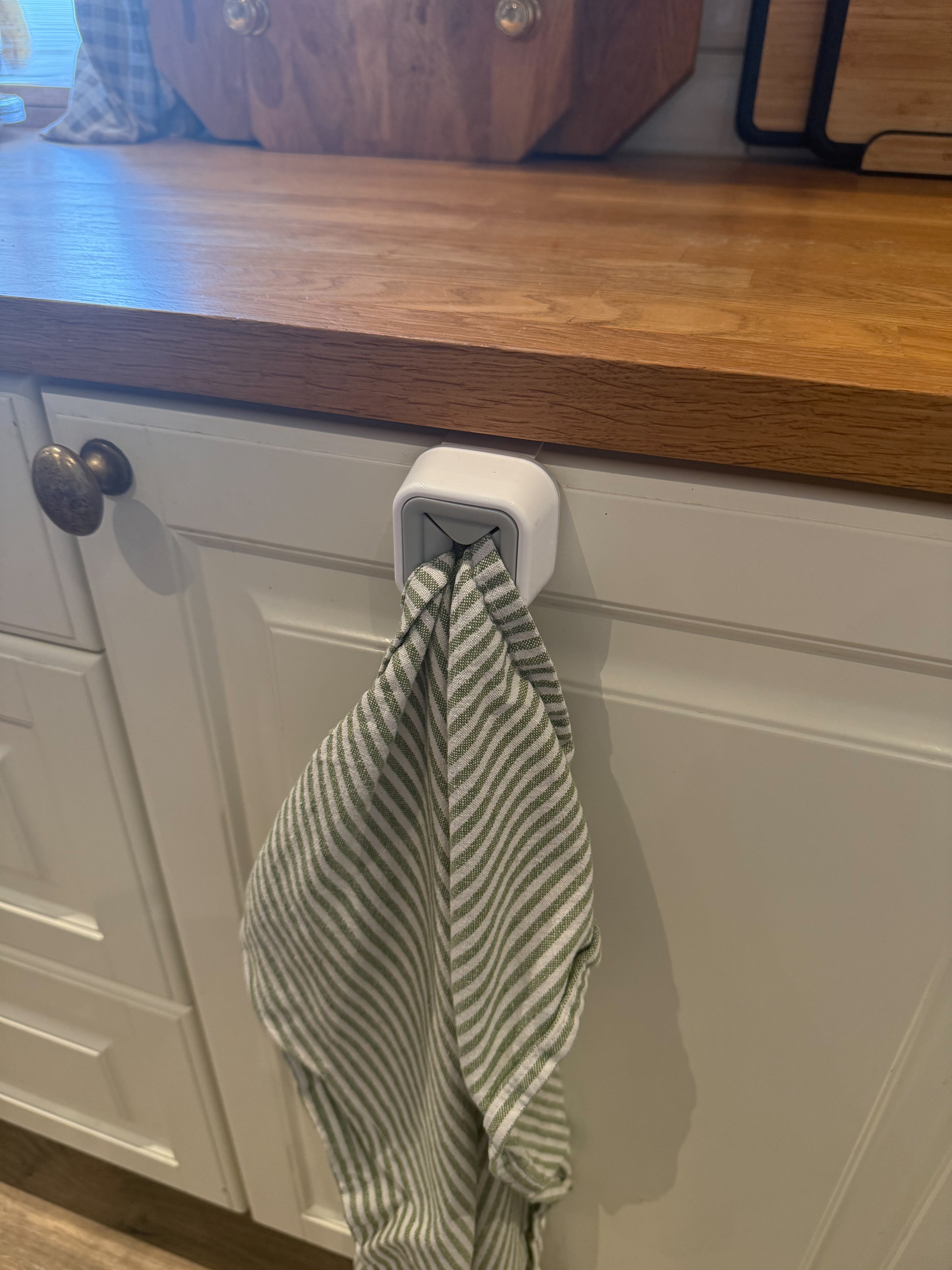Smart holder for håndkle – uten lim & boring