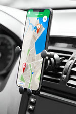 Mobilhållare i bil med telefon som visar navigeringskarta, passar husbil och personbil.